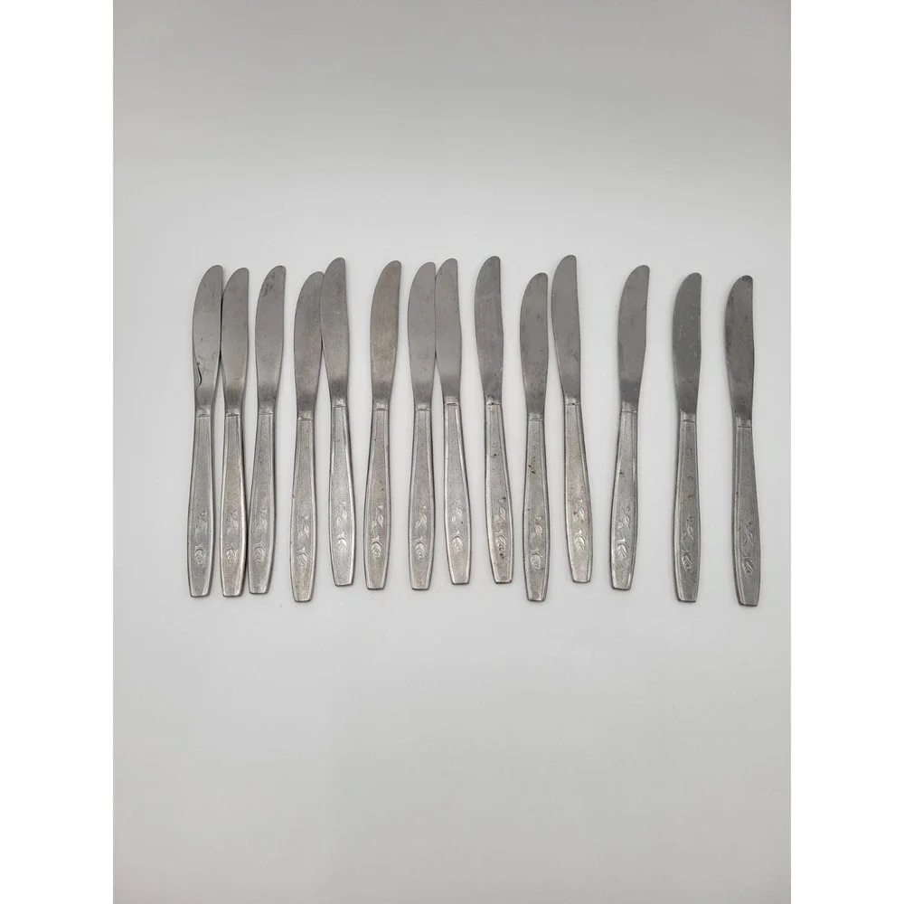 Lot of 14 Vintage Flatware Dinner‎ knives Unknown pattern Textured Rose bud